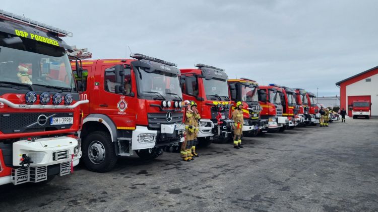 Nowoczesny sprzęt ratowniczy dla strażaków. Wręczenie aktów przekazania w&nbsp;Jarosławiu