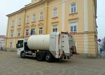 Śmieciarka z&nbsp;Paderborn dla Mościsk. Dar partnerskich miast przekazany w&nbsp;Przemyślu
