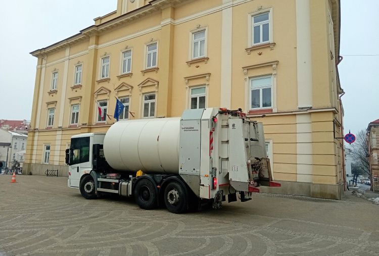 Śmieciarka z&nbsp;Paderborn dla Mościsk. Dar partnerskich miast przekazany w&nbsp;Przemyślu
