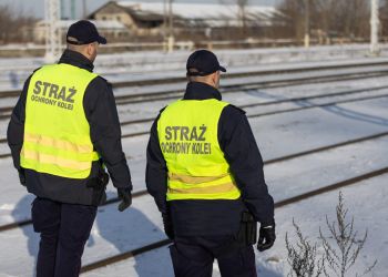 Straż Ochrony Kolei z&nbsp;Przeworska uratowała mężczyznę na&nbsp;torach. Szybka reakcja zapobiegła tragedii