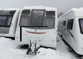 Komis handlował kradzionymi przyczepami kempingowymi, służby zatrzymały 38 pojazdów