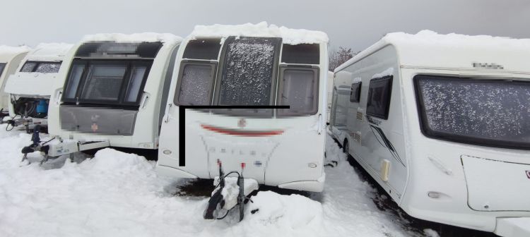 Komis handlował kradzionymi przyczepami kempingowymi, służby zatrzymały 38 pojazdów