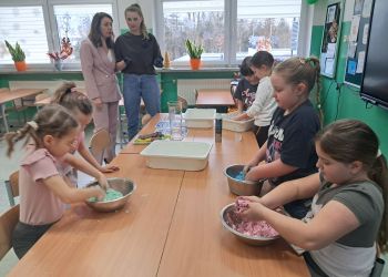 Drugi tydzień ferii na Podkarpaciu. Półkolonie w Stobiernej 17 - Polskie Radio Rzeszów Drugi tydzień ferii na Podkarpaciu. Półkolonie w Stobiernej