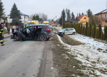 Wypadek w&nbsp;Nowym Borku. Trzy osoby w&nbsp;szpitalu, zablokowana droga