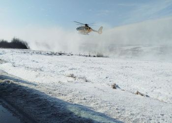 Samochód z&nbsp;niemowlęciem wpadł do&nbsp;rowu. Lądował śmigłowiec LPR