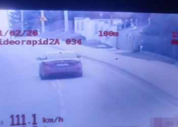 Wyprzedzał na&nbsp;skrzyżowaniu i&nbsp;jechał 111 km/h. Surowa kara dla kierowcy