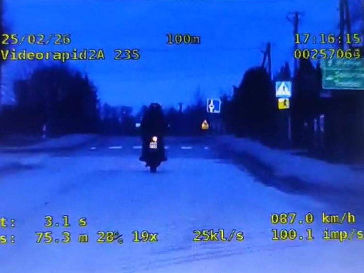 23-latek uciekł motocyklem do&nbsp;lasu. Na&nbsp;próżno, szybko namierzyli go&nbsp;policjanci