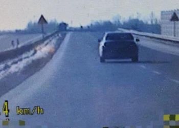 Pędzili z prędkością 210 km na godzinę po S19. Policjanci wlepili im wysokie mandaty 2 - Polskie Radio Rzeszów Pędzili z prędkością 210 km na godzinę po S19. Policjanci wlepili im wysokie mandaty