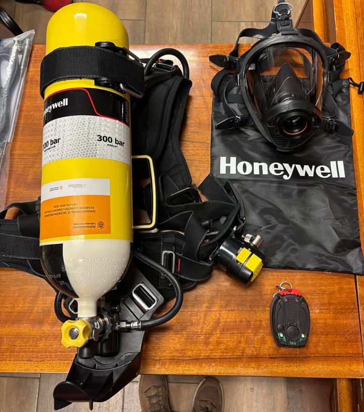 Maszty oświetleniowe, hełmy i defibrylator. OSP z gminy Korczyna z nowym sprzętem - Polskie Radio Rzeszów