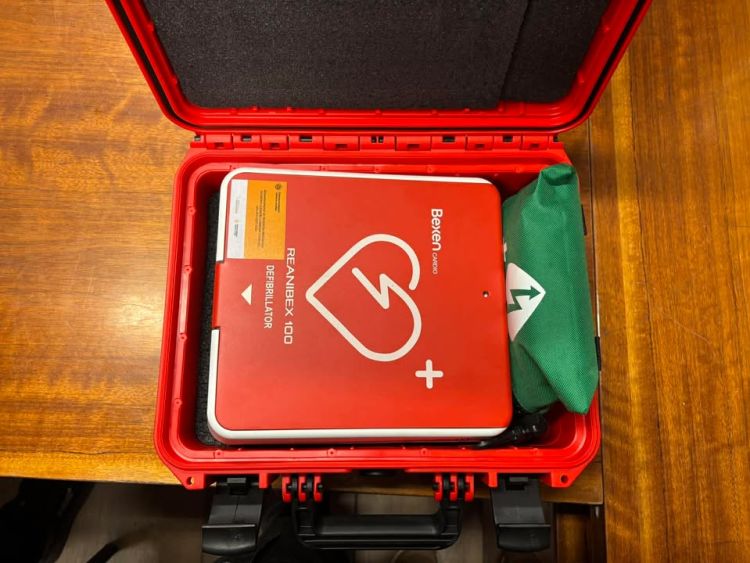 Maszty oświetleniowe, hełmy i&nbsp;defibrylator. OSP z&nbsp;gminy Korczyna z&nbsp;nowym sprzętem