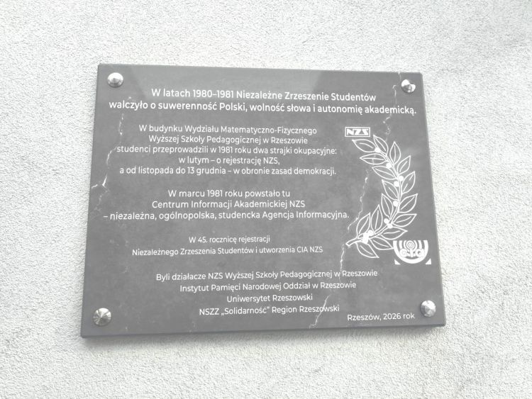 Tablica ku czci strajków NZS zostanie odsłonięta w Rzeszowie 1 - Polskie Radio Rzeszów Tablica ku czci strajków NZS zostanie odsłonięta w Rzeszowie