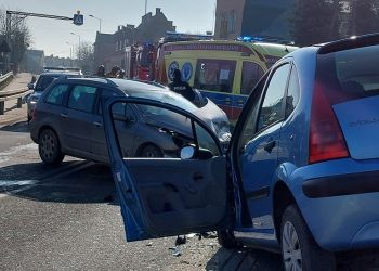 Wypadek w&nbsp;Tryńczy, dwie osoby poszkodowane