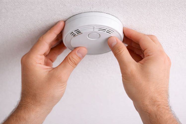 Bezpłatne czujki dla mieszkańców. Ogólnopolska akcja strażaków i&nbsp;MSWiA