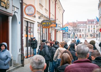 Za&nbsp;czym kolejka ta&nbsp;stoi?