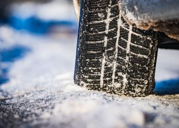Śnieg na&nbsp;Podkarpaciu. Ostrzeżenia IMGW i&nbsp;trudne warunki na&nbsp;drogach