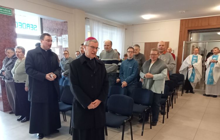 Biskup Jan Wątroba odwiedził mieszkańców DPS w&nbsp;Rzeszowie z&nbsp;okazji Światowego Dnia Chorego