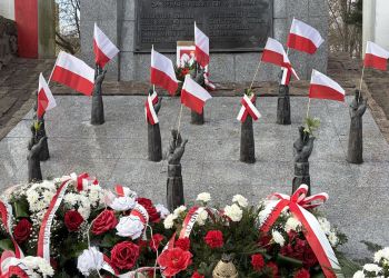 Hołd ofiarom egzekucji z&nbsp;11 lutego 1944 roku. Uroczystość przy Pomniku Poległych w&nbsp;Rzeszowie