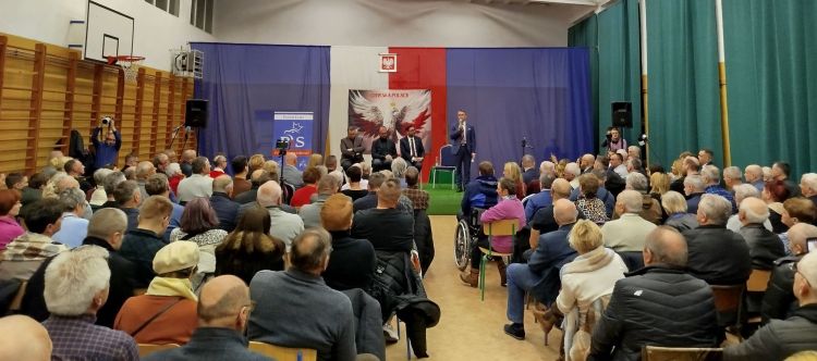 Politycy Prawa i Sprawiedliwości spotkali się z mieszkańcami Leska 1 - Polskie Radio Rzeszów Politycy Prawa i Sprawiedliwości spotkali się z mieszkańcami Leska