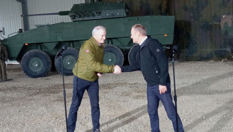 Donald Tusk i&nbsp;premier Norwegii w&nbsp;Lipie. Rozmowy o&nbsp;obronności, NATO i&nbsp;wsparciu Ukrainy