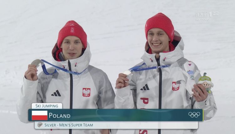Srebro Polaków w&nbsp;konkursie duetów w&nbsp;Predazzo. Tomasiak i&nbsp;Wąsek na&nbsp;podium igrzysk
