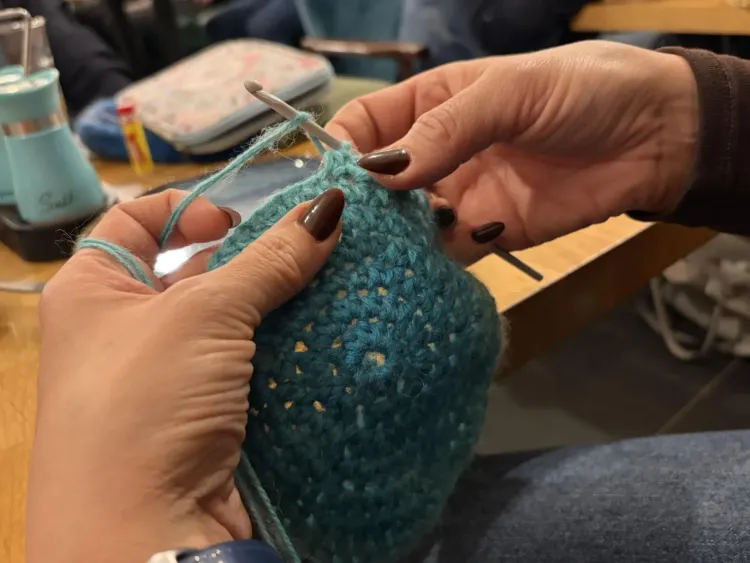 Światowy Dzień Walki z&nbsp;Depresją. Niebieskie czapki jako znak wsparcia