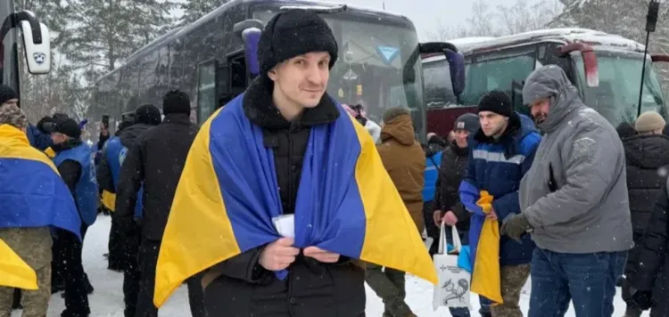 Skazany w&nbsp;Rosji na&nbsp;dożywocie obrońca Mariupola wrócił do&nbsp;Ukrainy