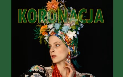 Kobiety w koronach z bibułkowych kwiatów. Wyjątkowa wystawa w Tarnobrzegu 1 - Polskie Radio Rzeszów Kobiety w koronach z bibułkowych kwiatów. Wyjątkowa wystawa w Tarnobrzegu