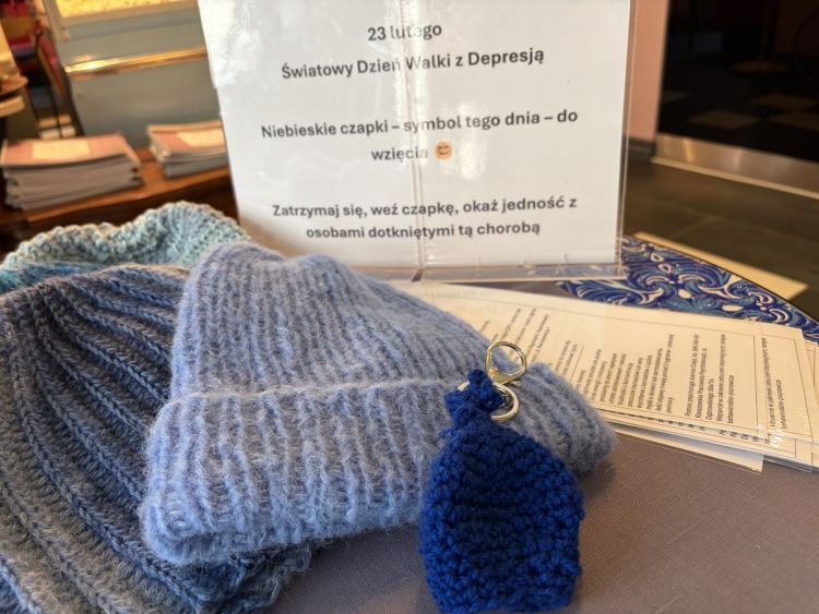 Finał akcji „Niebieskie Czapki” w Rzeszowie. Solidarność w Światowym Dniu Walki z Depresją 1 - Polskie Radio Rzeszów Finał akcji „Niebieskie Czapki” w Rzeszowie. Solidarność w Światowym Dniu Walki z Depresją