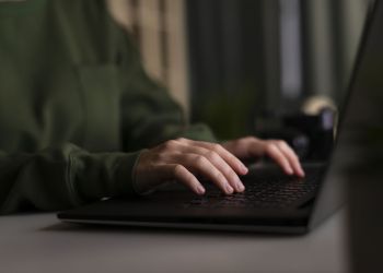 Oszuści podszywają się pod&nbsp;KAS i&nbsp;urzędy skarbowe. Uwaga na&nbsp;fałszywe e-maile