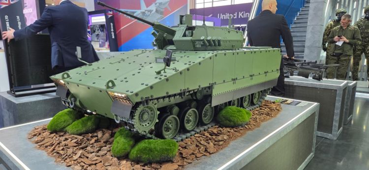 Huta Stalowa Wola na&nbsp;targach World Defence Show