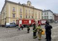 Alarm bombowy w&nbsp;Przemyślu, ewakuowano pracowników i&nbsp;petentów urzędu [AKTUALIZACJA]