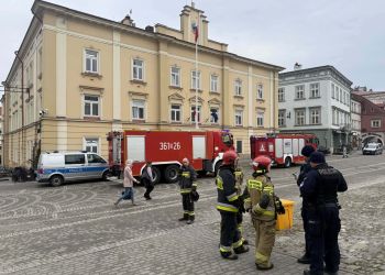 Alarm bombowy w&nbsp;Przemyślu, ewakuowano pracowników i&nbsp;petentów urzędu [AKTUALIZACJA]