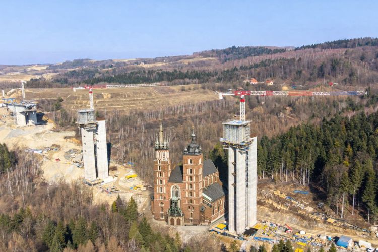 Budowa podpór najwyższej estakady w&nbsp;Polsce na&nbsp;trasie S19 zakończona