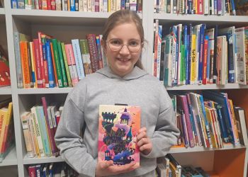 „Wieża na&nbsp;krańcu czasu”. Pełna humoru przygoda dla młodych czytelników