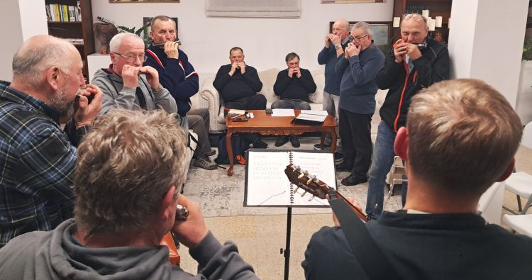 „Grupa harmonijkowa Spichlerz” – pasja, która&nbsp;wraca po&nbsp;latach