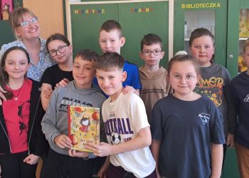 „Cały świat Anni” podbija serca dzieci. Uczniowie z&nbsp;Rzeszowa zachwyceni książką