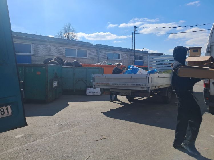 Rzeszowianie masowo przywożą odpady do punktów Selektywnej Zbiórki Odpadów Komunalnych - Polskie Radio Rzeszów