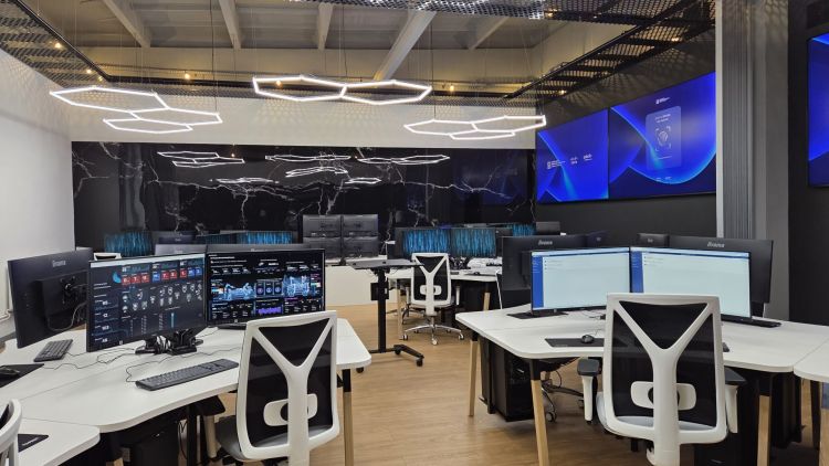 Cyfrowe pole walki w&nbsp;Rzeszowie. Nowoczesne cyberlaboratorium WSIiZ już działa