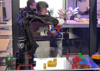 Edukacyjne ramię robotyczne w&nbsp;PCI Rzeszowie. Nowa pracownia otwiera możliwości dla młodych