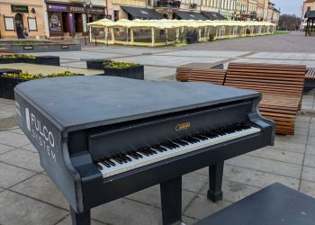 Fortepian na&nbsp;rzeszowskim rynku ściszony. Mieszkańcy podzieleni