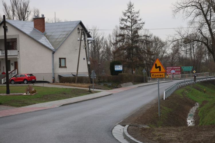 Nowa droga na Osiedlu Borek Wielki w Sędziszowie Młp. już gotowa 1 - Polskie Radio Rzeszów Nowa droga na Osiedlu Borek Wielki w Sędziszowie Młp. już gotowa