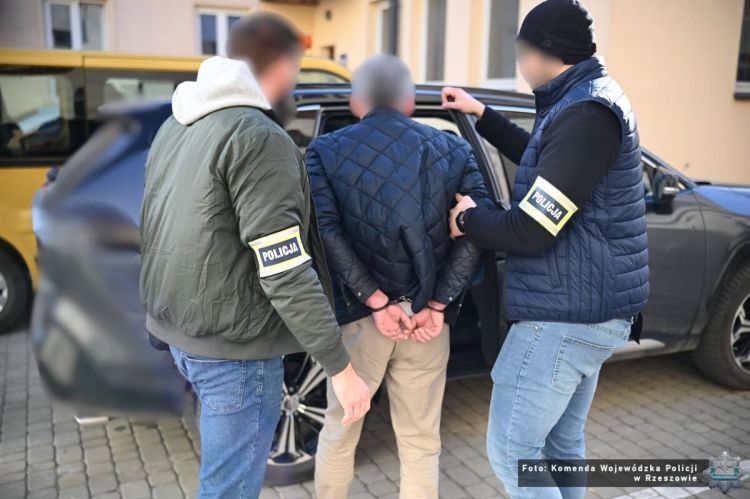 Powiatowy Inspektor Nadzoru Budowlanego w&nbsp;Sanoku zatrzymany przez&nbsp;policję. Usłyszał korupcyjne zarzuty