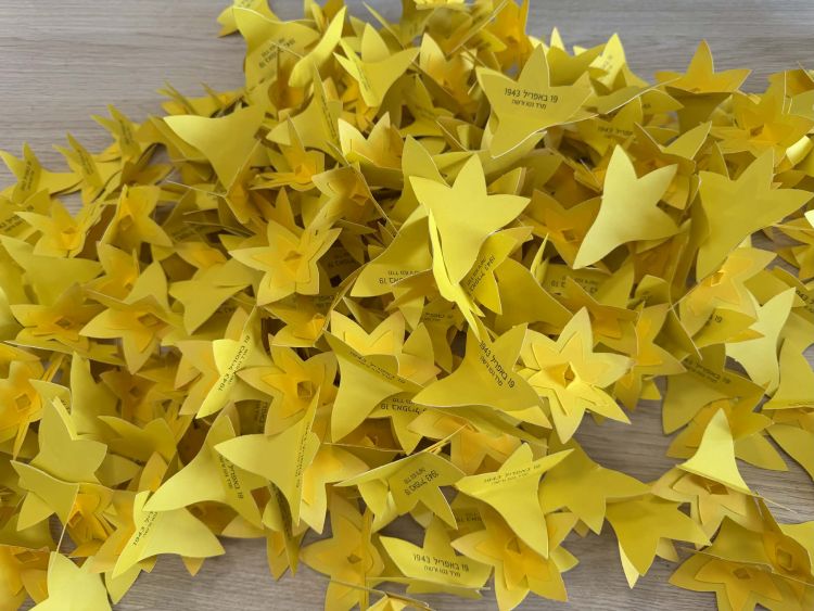 Papierowe żonkile symbolem pamięci o&nbsp;powstaniu w&nbsp;getcie warszawskim