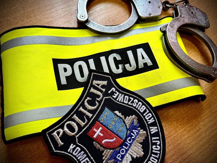 Interwencja policji w Widełce. 31-latek ukarany za wyłudzenie przejazdu 1 - Polskie Radio Rzeszów Interwencja policji w Widełce. 31-latek ukarany za wyłudzenie przejazdu