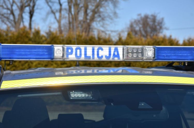 Pijany kierowca uciekał przed&nbsp;policją. Zatrzymał się dopiero na&nbsp;polu