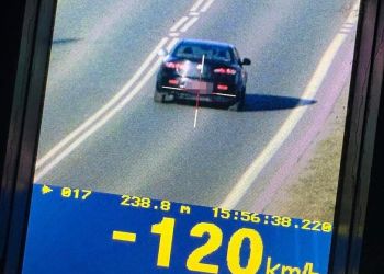 120 km/h na&nbsp;liczniku i&nbsp;4 tys. zł mandatu. 19-latek stracił prawo jazdy