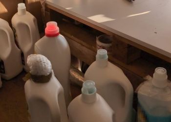 Podrabiane środki do&nbsp;prania sprzedawane w&nbsp;internecie. Akcja policji w&nbsp;powiecie jasielskim