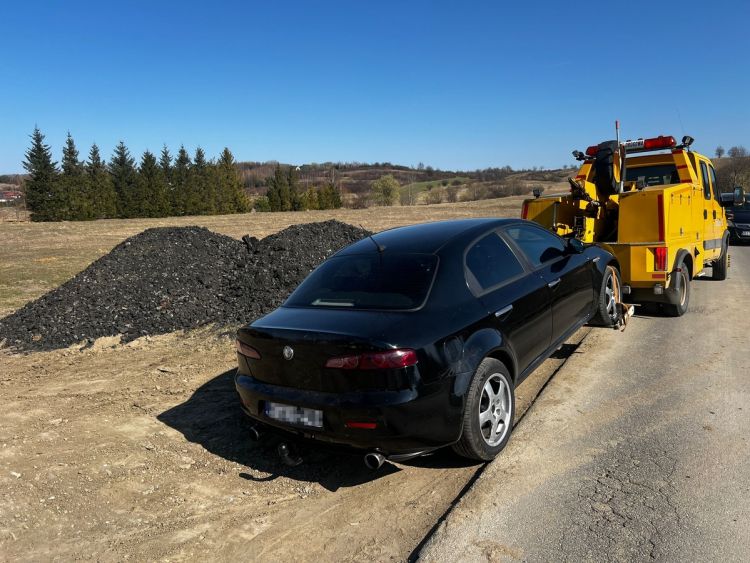 Pijany kierowca pędził 156 km/h. W&nbsp;aucie był 13-latek i&nbsp;pasażerowie bez&nbsp;pasów