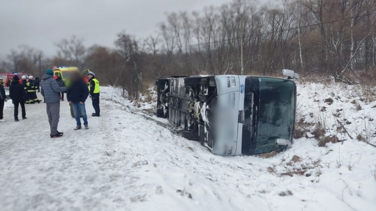 Wypadek autobusu w&nbsp;Ustrzykach Górnych. Prokuratura umorzyła śledztwo
