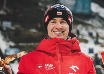 Kamil Stoch zakończył karierę. Oddał ostatni skok w konkursie Pucharu Świata w Planicy 4 - Polskie Radio Rzeszów Kamil Stoch zakończył karierę. Oddał ostatni skok w konkursie Pucharu Świata w Planicy
